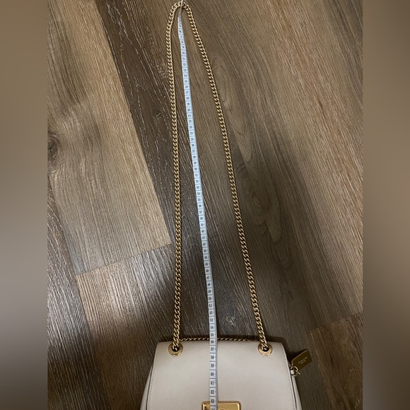 *open pockets
*snap closure
*strap can be shoulder carry and also a crossbody - Picture 9 of 9